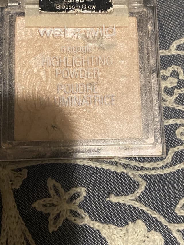 Wet N Wild Megaglo Highlighting Powder - Precious Petals review photo by antonia04