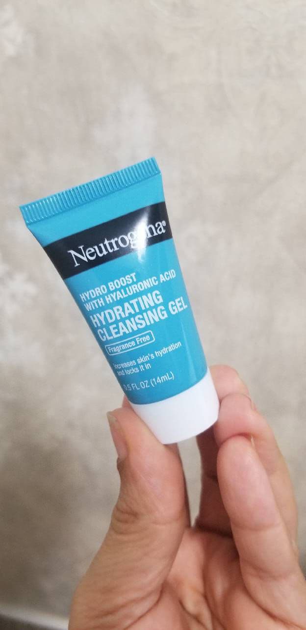 Neutrogena Hydro Boost Hydrating Cleansing Gel with Hyaluronic Acid review photo by millyhas