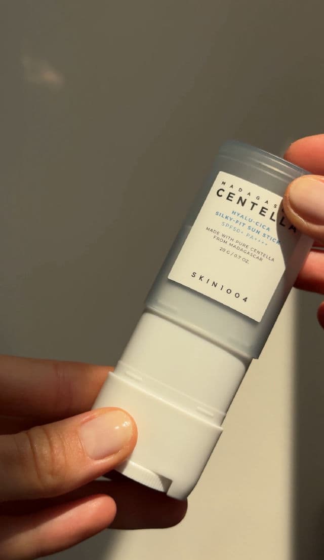 SKIN1004 Madagascar Centella Hyalu-Cica Silky-fit Sun Stick SPF50+ PA++++ review photo by Polinia