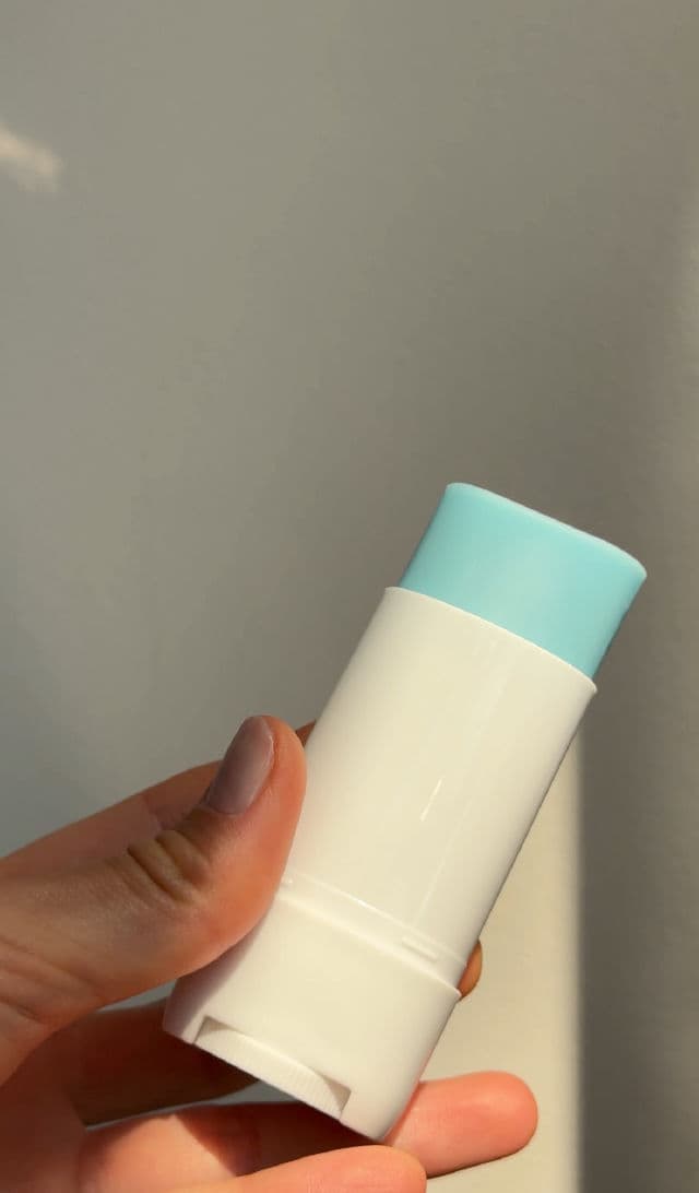 SKIN1004 Madagascar Centella Hyalu-Cica Silky-fit Sun Stick SPF50+ PA++++ review photo by Polinia