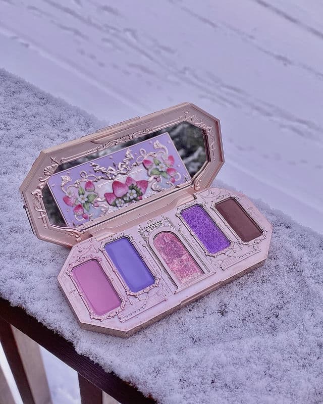 Flower Knows Moonlight Mermaid Five-Color Jewelry Eyeshadow Palette review photo by makenna