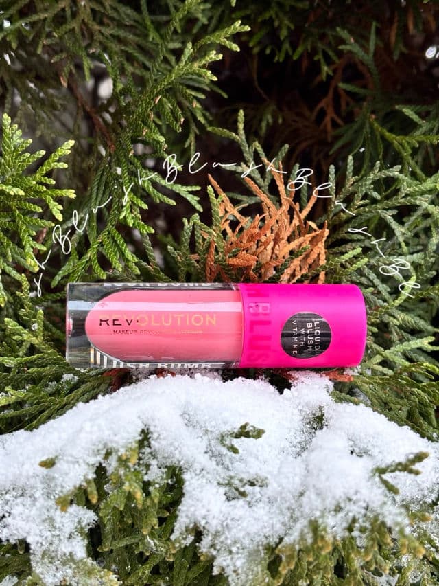 Makeup Revolution Rose Lust review photo by Tesalonica