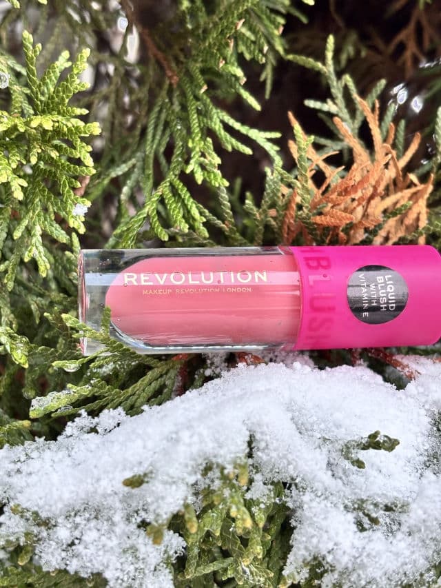 Makeup Revolution Rose Lust review photo by Tesalonica