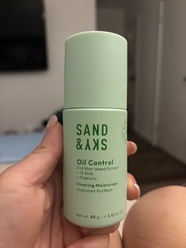 Sand & Sky Oil Control Clearing Moisturiser review photo by Kaydeegutz