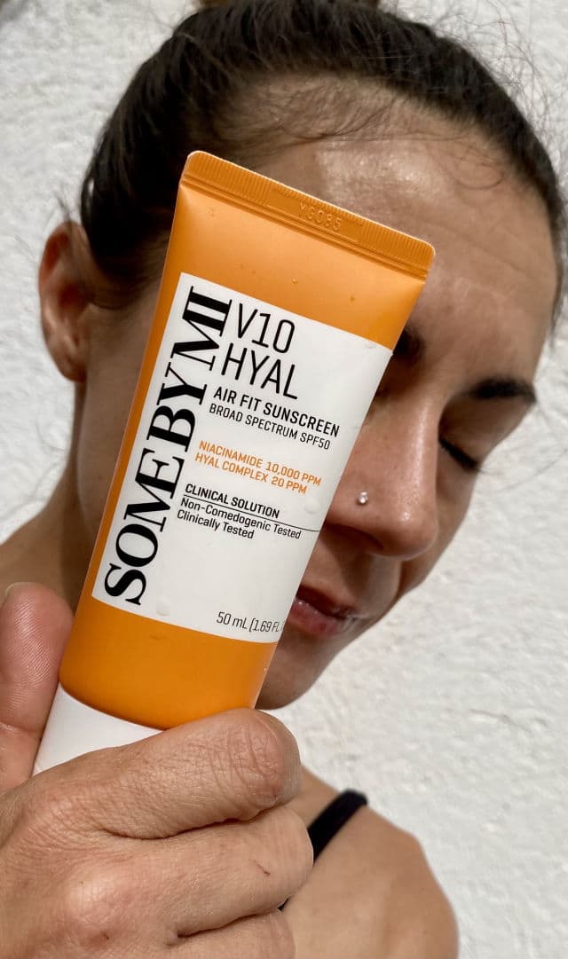 Some By Mi V10 Hyal Air Fit Sunscreen SPF50 review photo by NosCuidamosMas