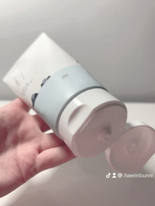 Round Lab 1025 Dokdo Cleanser review photo by haerin