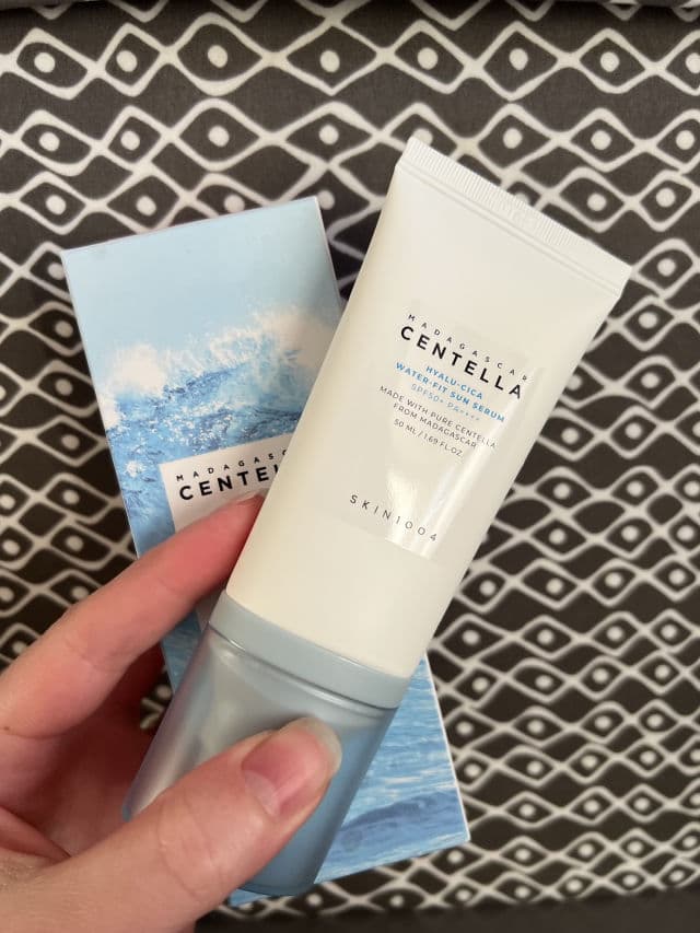 SKIN1004 Madagascar Centella Hyalu-Cica Water-Fit Sun Serum SPF50+ PA++++ review photo by iniuka