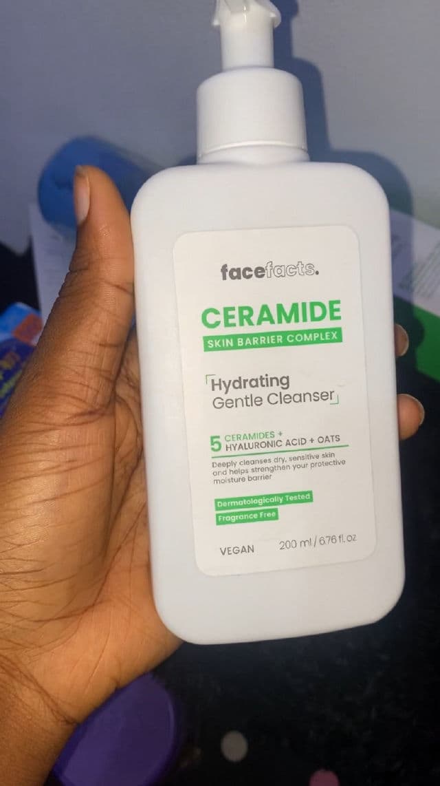 Face Facts Ceramide Hydrating Gentle Cleanser review photo by Giftomos