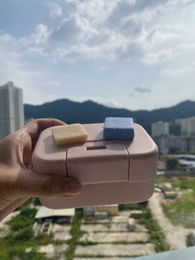 OASIS: Solid Shampoo Blue Pea Lemongrass review photo by pocelyn