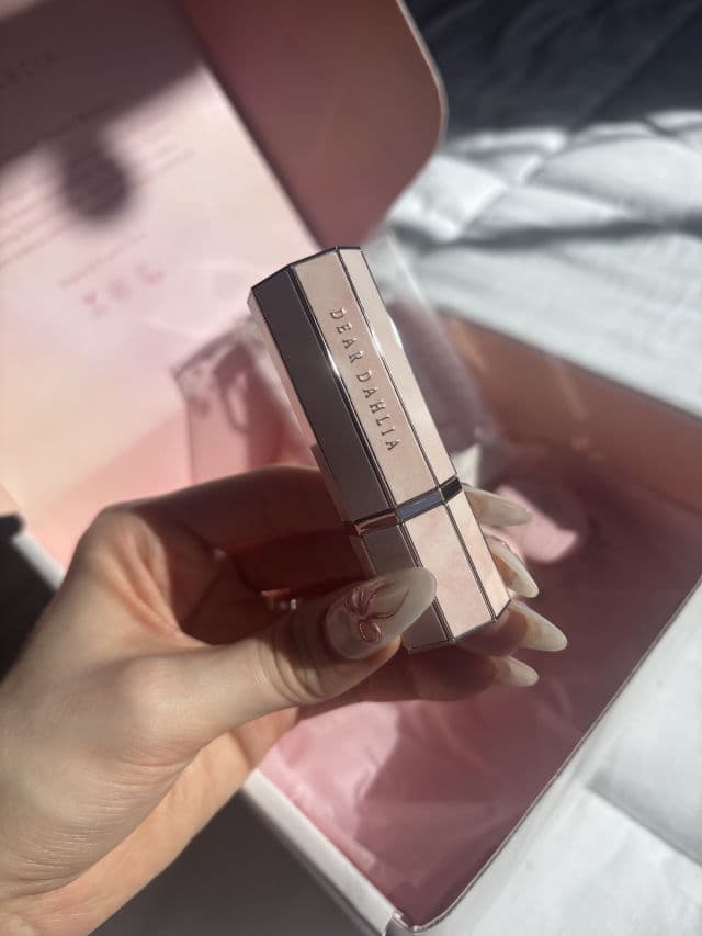 Dear Dahlia Kylie review photo by carlyniccle