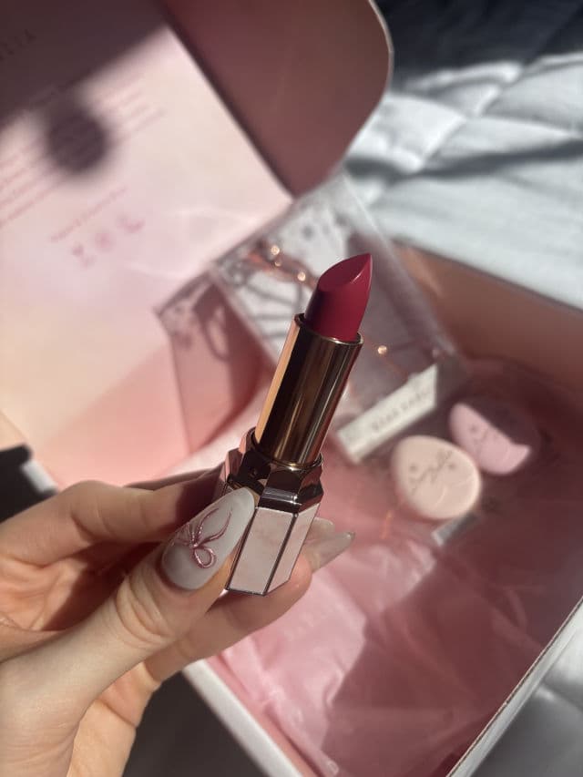 Dear Dahlia Kylie review photo by carlyniccle