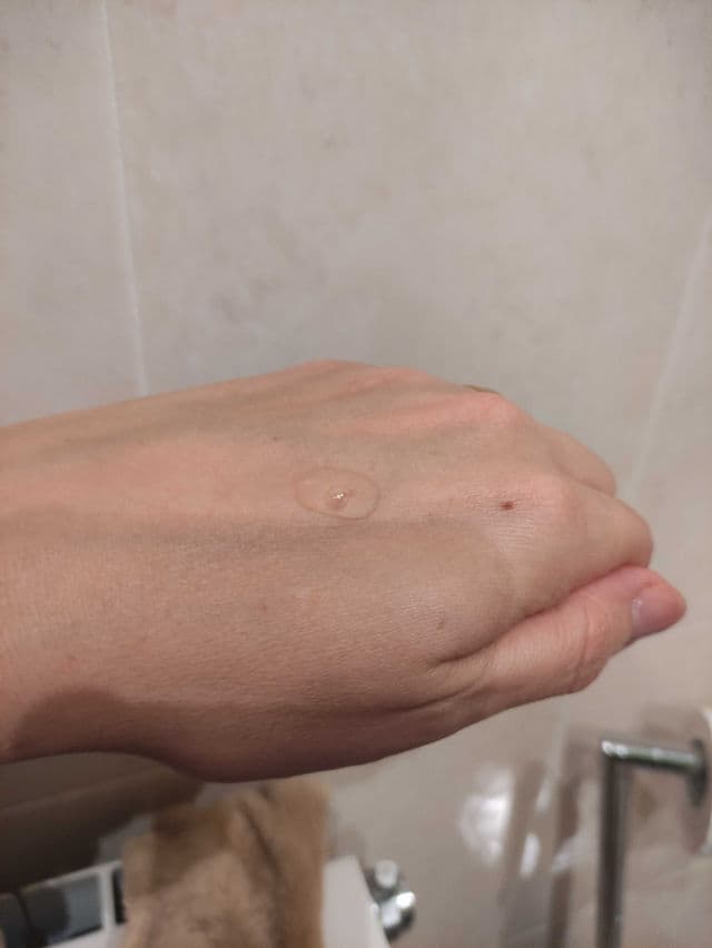 Revox Alpha Arbutin 2% + HA review photo by Vgarcia