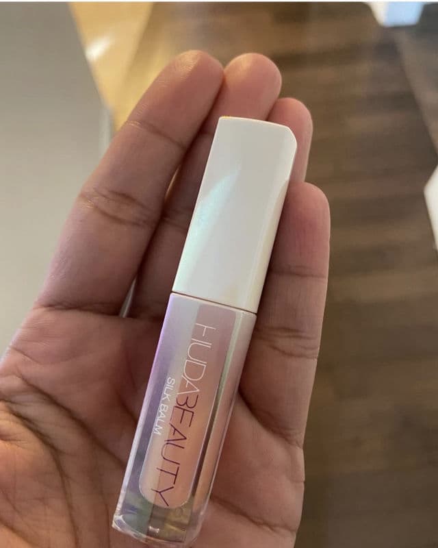 Huda Beauty Silk Balm Hydrating & Nourishing Lip Balm review photo by tanzela