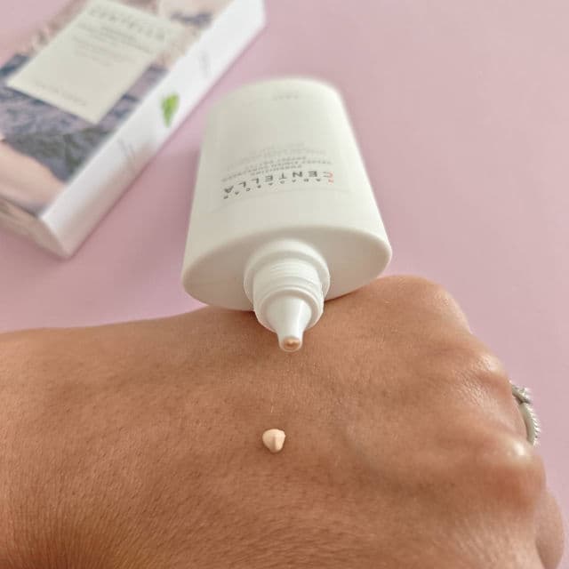 SKIN1004 Madagascar Centella Poremizing Velvet Finish Sunscreen SPF 50+ PA++++ review photo by Sosmamandetresse