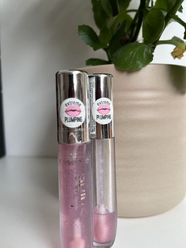 Essence Extreme Shine Volume Lipgloss 102 Sweet Dreams review photo by YooHaRin
