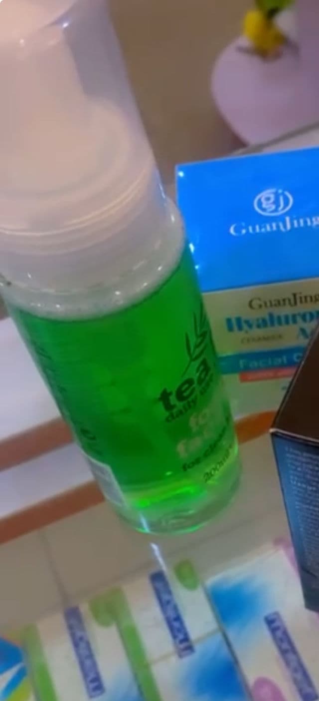 tea tree Foaming Face Wash review photo by beebz