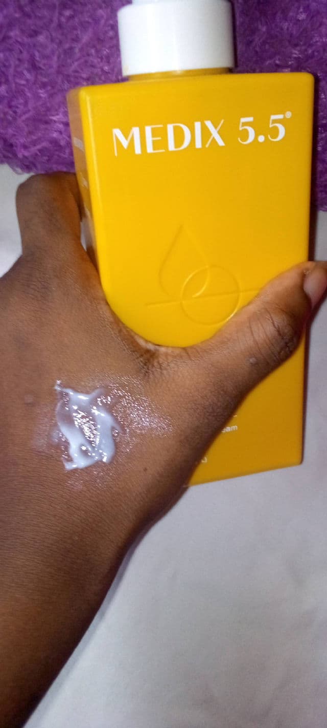 Medix 5.5 Vitamin C + Turmeric Firming + Brightening Cream review photo by Adefunke