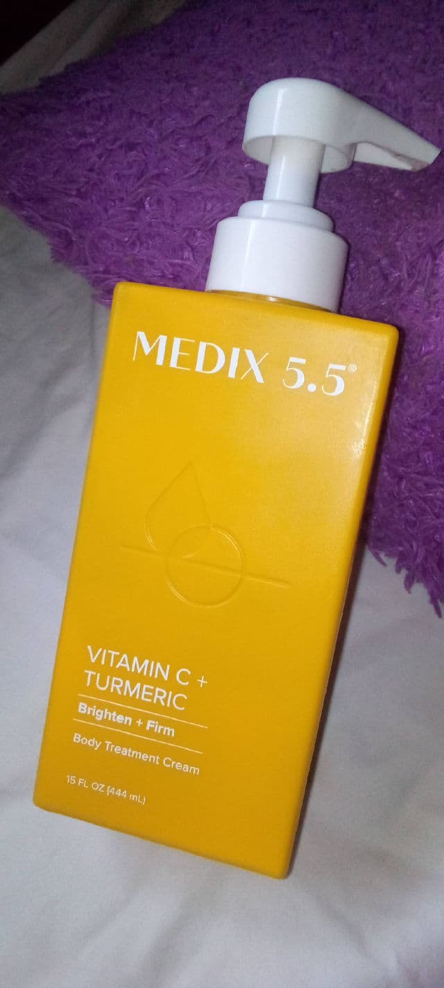 Medix 5.5 Vitamin C + Turmeric Firming + Brightening Cream review photo by Adefunke