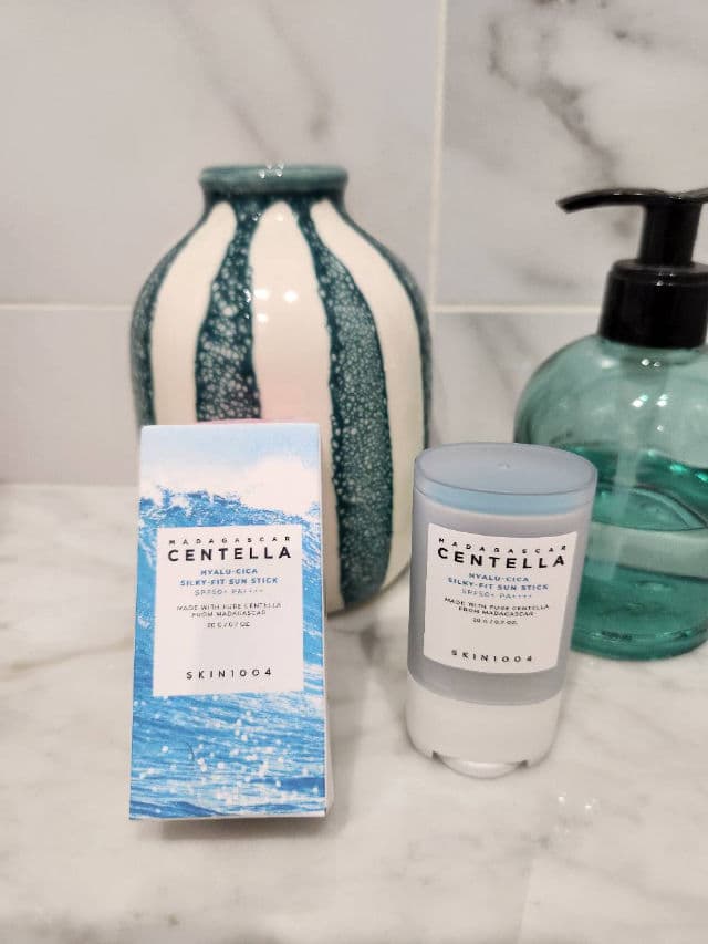 SKIN1004 Madagascar Centella Hyalu-Cica Silky-fit Sun Stick SPF50+ PA++++ review photo by Lilylovesthis