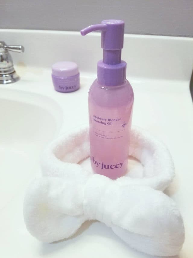 By Juccy Vinoberry Blended Cleansing Oil review photo by BellaB