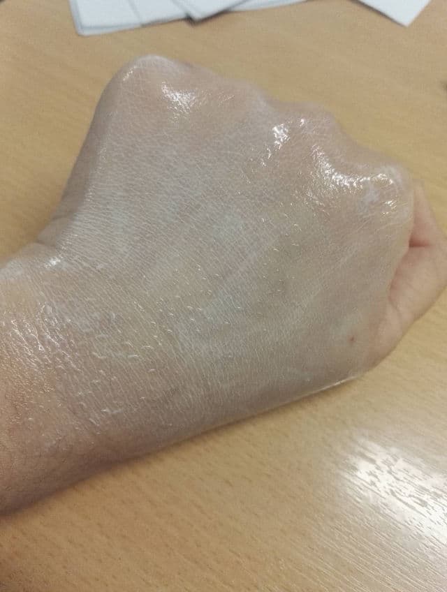 Hada Labo Perfect UV Gel SPF50+ PA++++ review photo by kaoriskincarejournal