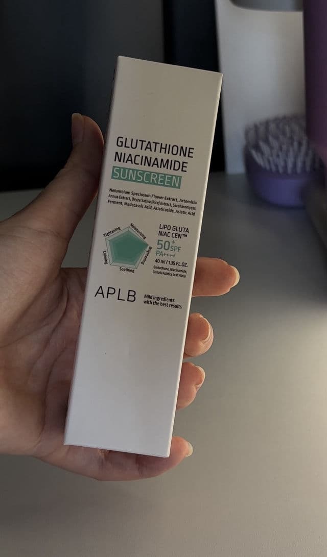 APLB Glutathione Niacinamide Sunscreen SPF50+ PA++++  review photo by sorinaa03