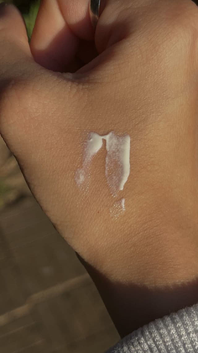 SKIN1004 Madagascar Centella Hyalu-Cica Water-Fit Sun Serum SPF50+ PA++++ review photo by llinaeem