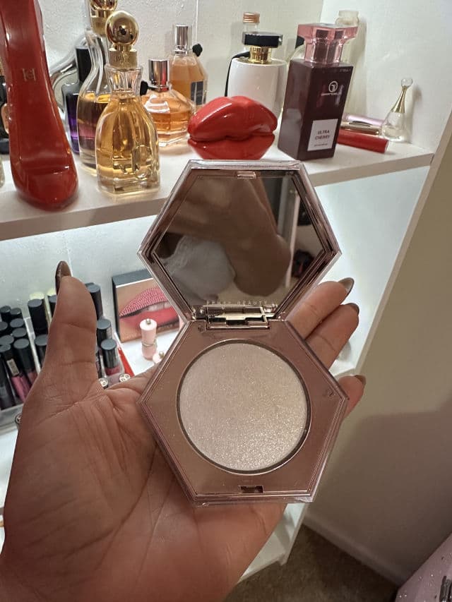 Fenty Beauty Diamond Bomb All-Over Diamond Veil - How Many Carats?! review photo by Cristalperez
