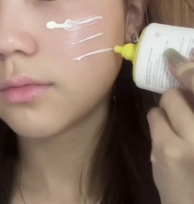 GOODAL Green Tangerine Vita-C Dark Spot UV Defense Sunscreen SPF 50 review photo by hihali030