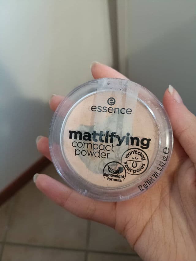 Essence Mattifying Compact Powder review photo by uhtsuki