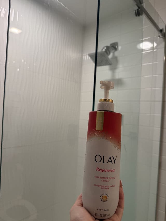 Olay Hydrating Body Wash with Hempseed Oil and Vitamin B3 Complex review photo by Diadenis