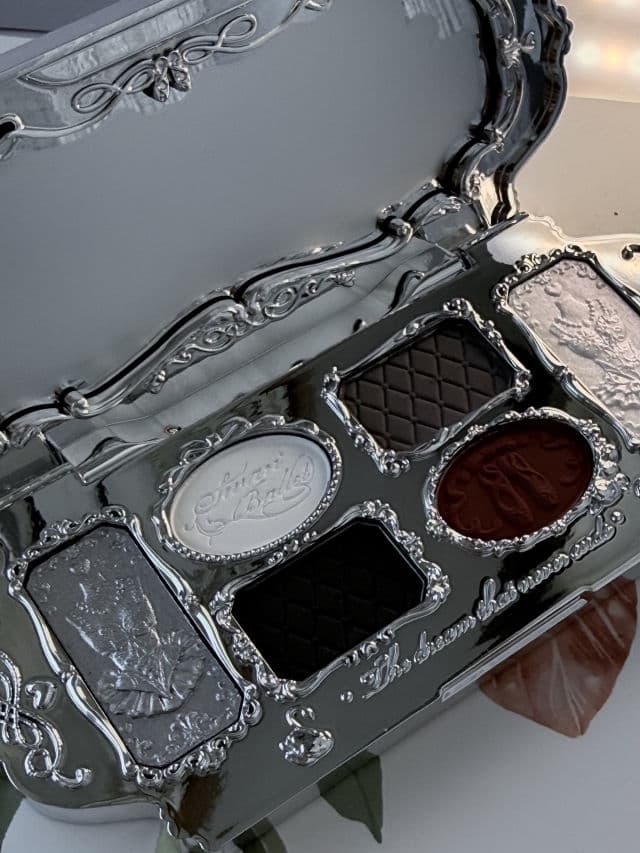 Flower Knows 02 Black Swan review photo by feevouth