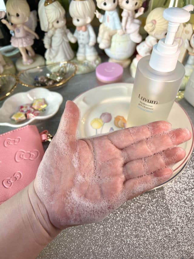 Luvum Natural Blanc Hyaluronic Gel Cleanser review photo by freshmochiskin