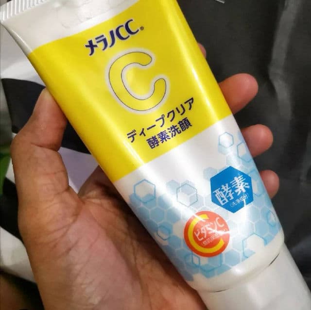 Melano CC Vitamin C Brightening Enzyme Face Wash review photo by zuemohamad