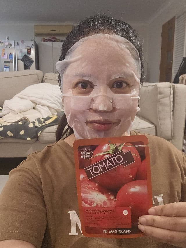 MAY ISLAND Tomato Real Essence Mask Pack review photo by Chrisfabulosity