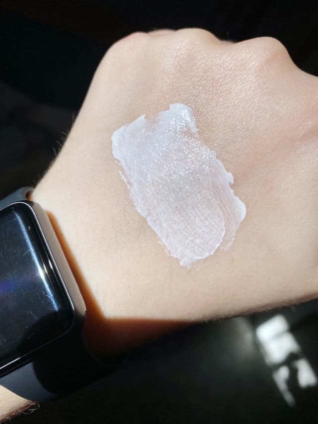 COSRX Vitamin E Vitalizing Sunscreen SPF50+ review photo by sugarkittymeow