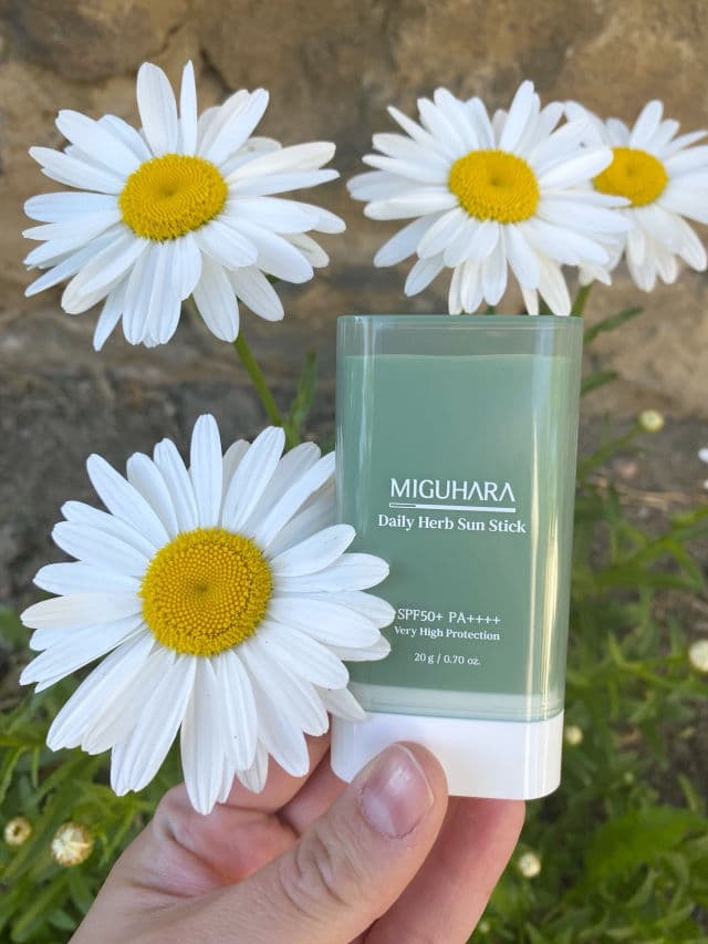 Miguhara (Green) Daily Herb Sun Stick SPF 50+ PA++++ review photo by sugarkittymeow