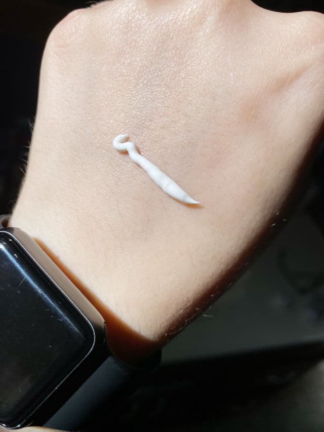 COSRX Vitamin E Vitalizing Sunscreen SPF50+ review photo by sugarkittymeow