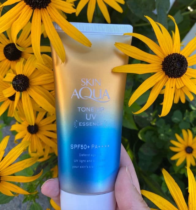 SKIN AQUA Tone Up UV Essence Latte Beige SPF50+ PA++++ review photo by sugarkittymeow