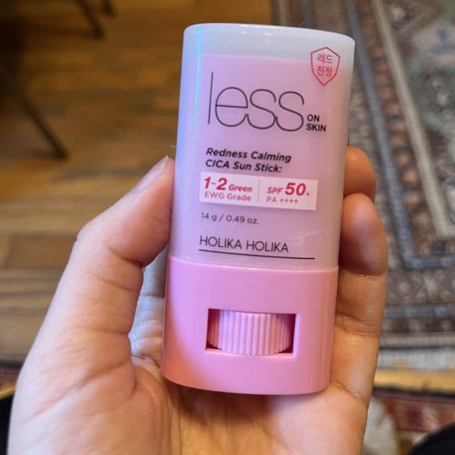 HOLIKA HOLIKA Less on Skin Redness Calming CICA Sun Stick SPF50+ review photo by esthicatq