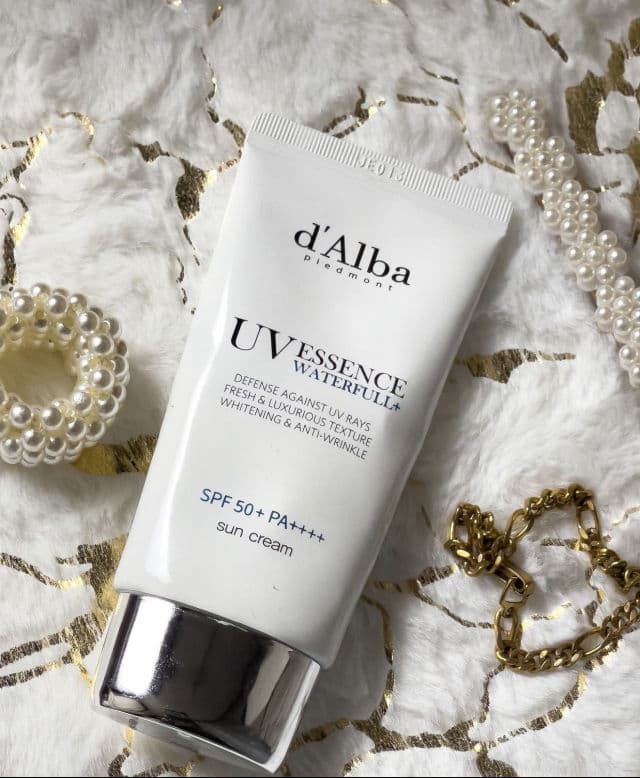 D' Alba Piedmont UV Essence Waterfull Fresh Sun Cream SPF50+ PA++++ review photo by feedthyface