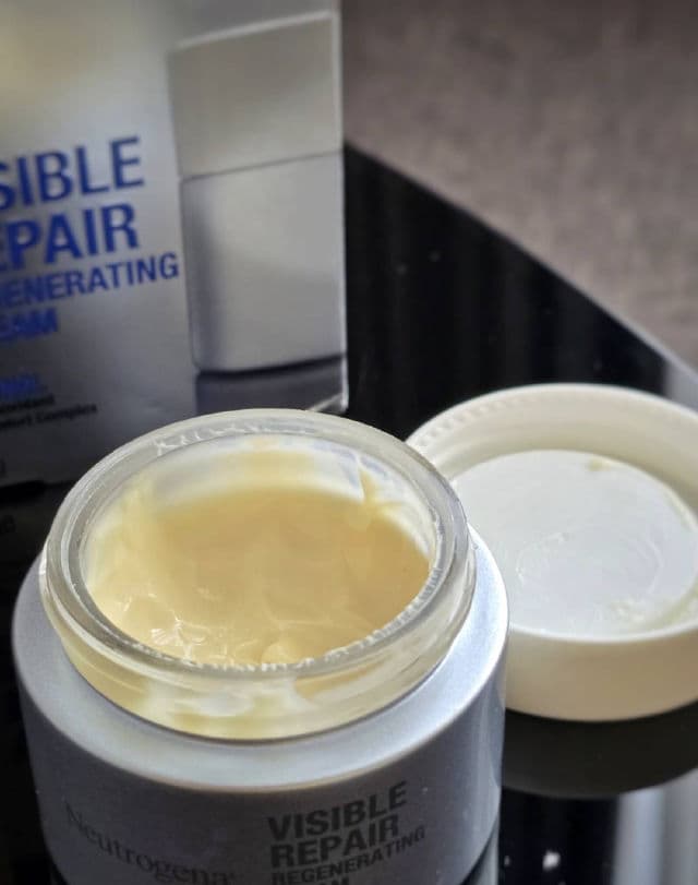 Neutrogena Rapid Wrinkle Repair Regenerating Retinol Cream Fragrance-Free review photo by Ceciqueen