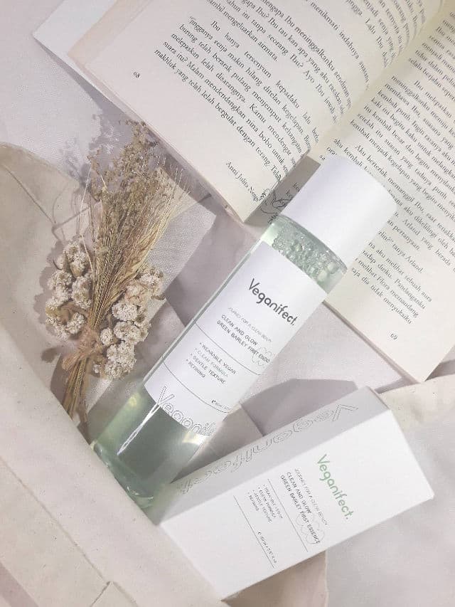 Veganifect. Clean & Glow Green Barley First Essence review photo by Lovable29