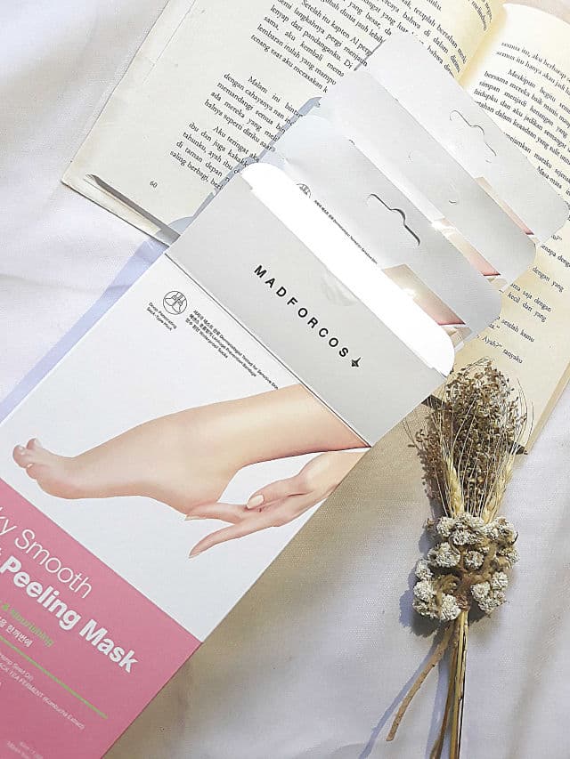 MADFORCOS Silky Smooth Foot Peeling Mask review photo by Lovable29