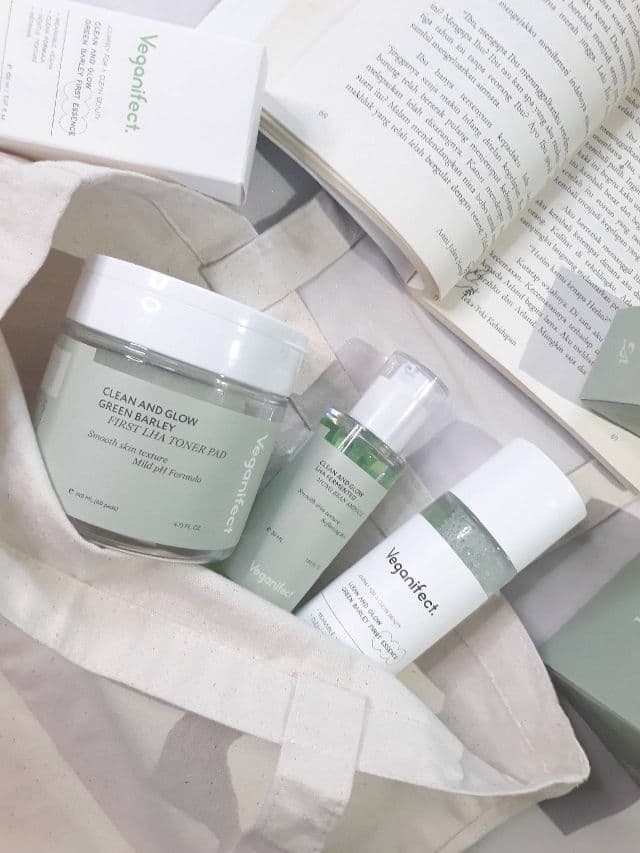 Veganifect. Clean & Glow Green Barley First Essence review photo by Lovable29