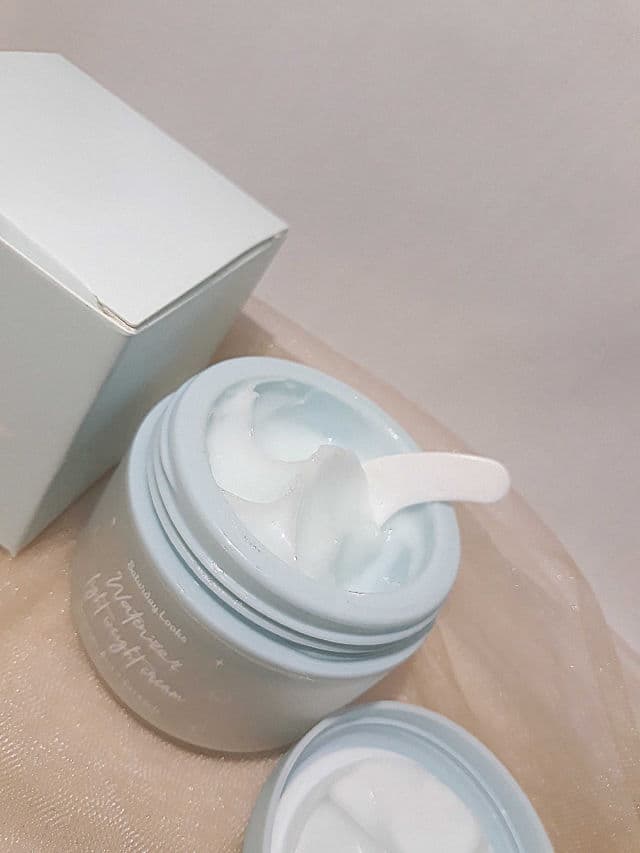 Saturday Looks Waterizer Light Weight Cream Hyaluronic Acid + Ceramide review photo by Lovable29