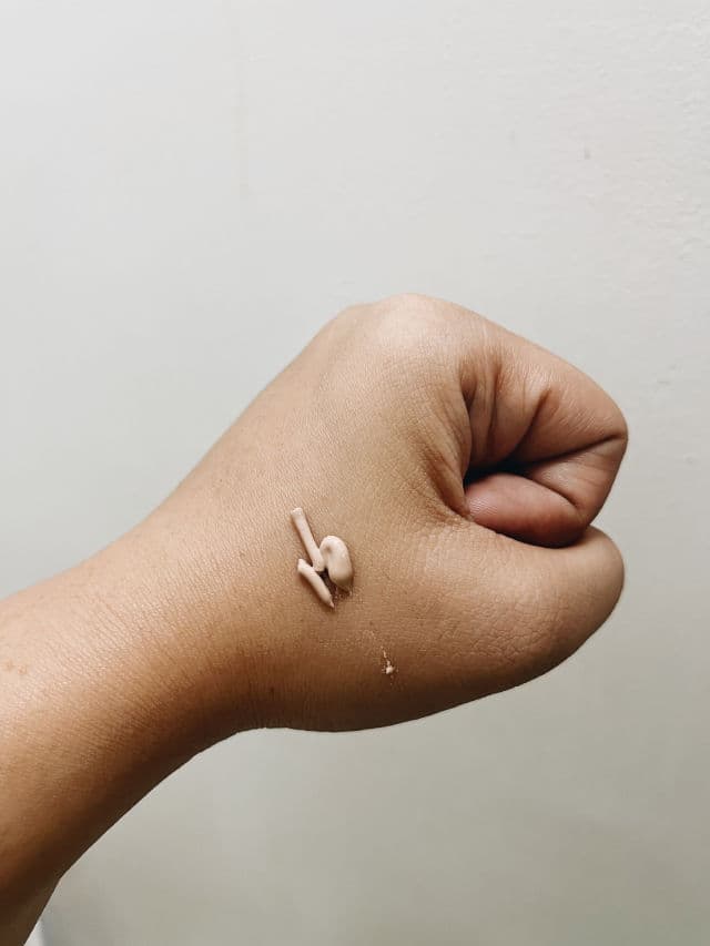 Pond's White Beauty BB+CC Cream SPF30 PA+++ - Beige review photo by sheilamarie