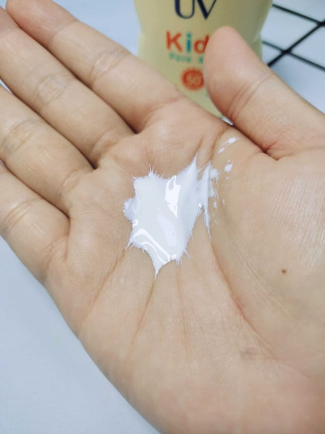 Biore UV Kids Pure Milk SPF 50 PA+++ review photo by itsniknazirah