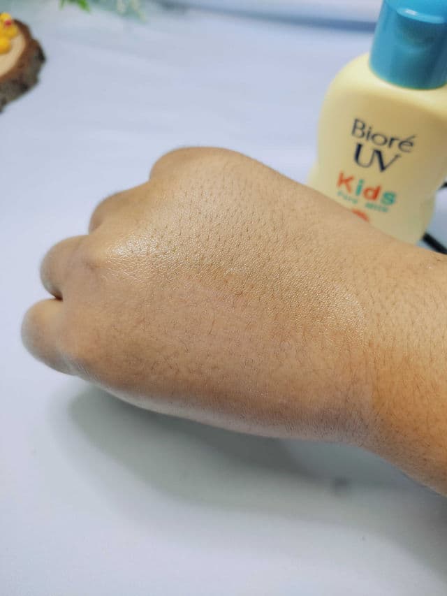 Biore UV Kids Pure Milk SPF 50 PA+++ review photo by itsniknazirah