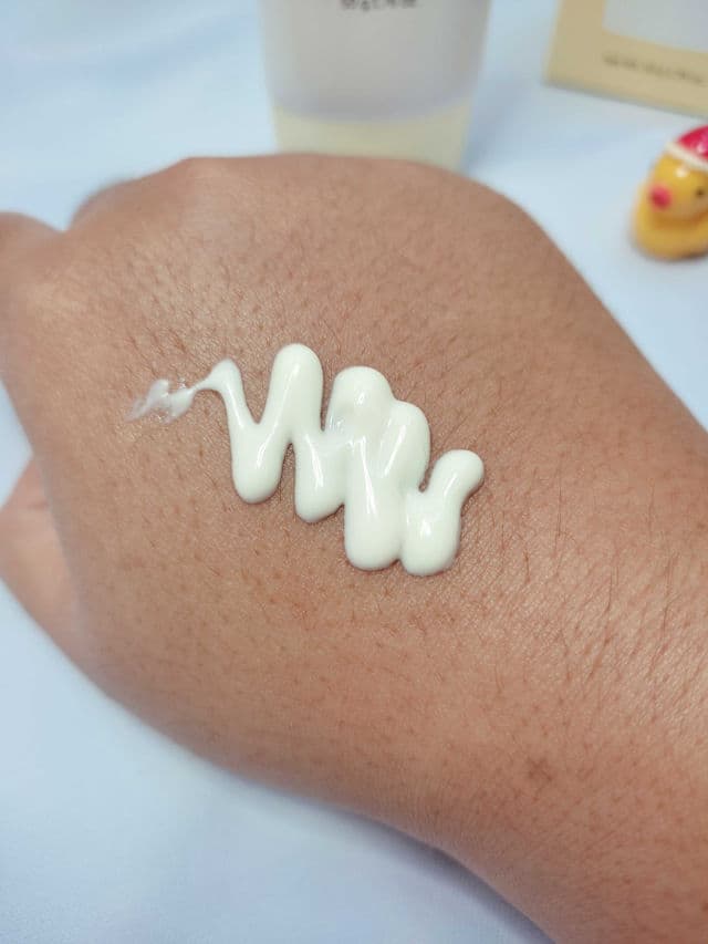 Dear, Klairs All-day Airy Sunscreen SPF50+ PA++++ review photo by itsniknazirah